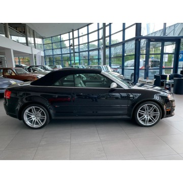 Audi RS4  Kabriolet 2008,  4.2 benzyna - Na sprzedaż za 247 499 zł - Kraków - zdjęcie 12