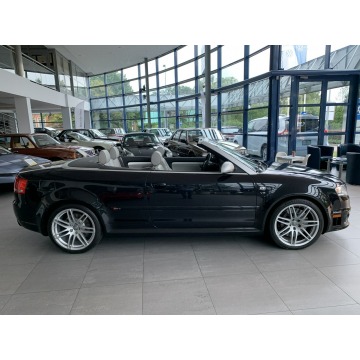 Audi RS4  Kabriolet 2008,  4.2 benzyna - Na sprzedaż za 247 500 zł - Kraków - zdjęcie 4