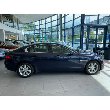 Jaguar XE  Sedan/Limuzyna 2017,  2.0 diesel, automat - Na sprzedaż za 86 898 zł - Kraków - zdjęcie 4