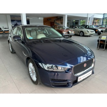 Jaguar XE  Sedan/Limuzyna 2017,  2.0 diesel, automat - Na sprzedaż za 86 898 zł - Kraków - zdjęcie 3