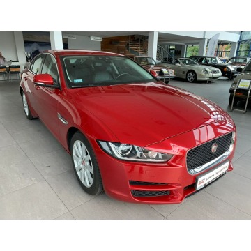 Jaguar XE  Sedan/Limuzyna 2016,  2.0 diesel, automat - Na sprzedaż za 75 899 zł - Kraków - zdjęcie 4