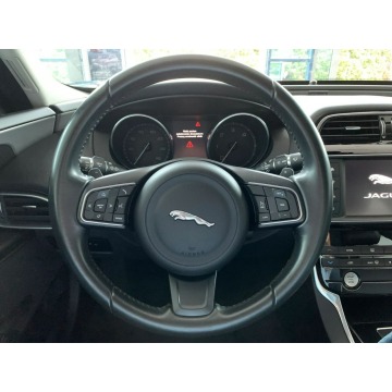 Jaguar XE  Sedan/Limuzyna 2016,  2.0 diesel, automat - Na sprzedaż za 75 899 zł - Kraków - zdjęcie 12