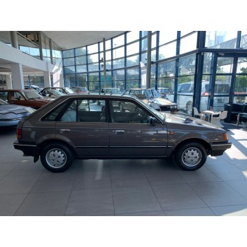 Mazda 323  Liftback 1986,  1.6 benzyna - Na sprzedaż za 79 899 zł - Kraków - zdjęcie 4