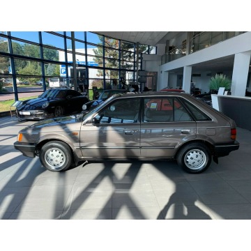 Mazda 323  Liftback 1986,  1.6 benzyna - Na sprzedaż za 79 899 zł - Kraków - zdjęcie 5