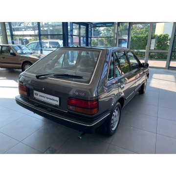 Mazda 323  Liftback 1986,  1.6 benzyna - Na sprzedaż za 79 899 zł - Kraków - zdjęcie 6