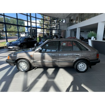 Mazda 323  Hatchback 1986,  1.6 benzyna - Na sprzedaż za 79 899 zł - Kraków - zdjęcie 5