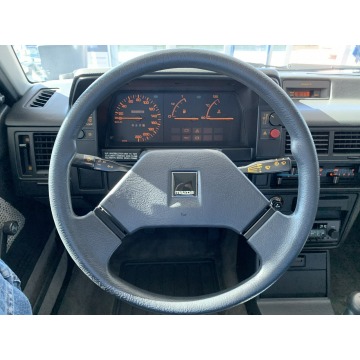 Mazda 323  Hatchback 1986,  1.6 benzyna - Na sprzedaż za 79 899 zł - Kraków - zdjęcie 11