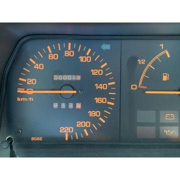 Mazda 323  Hatchback 1986,  1.6 benzyna - Na sprzedaż za 79 899 zł - Kraków - zdjęcie 10