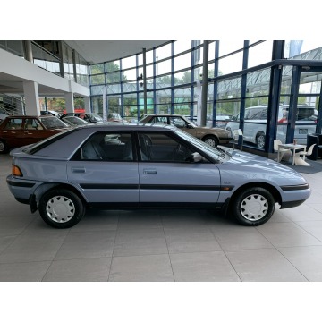 Mazda 323F  Hatchback 1990,  1.8 benzyna - Na sprzedaż za 79 899 zł - Kraków - zdjęcie 7
