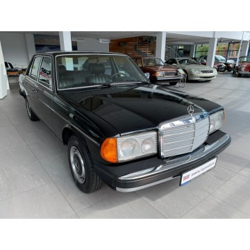 Mercedes - Benz W123  Sedan/Limuzyna 1981,  2.4 diesel, automat - Na sprzedaż za 98 999 zł - Kraków - zdjęcie 3