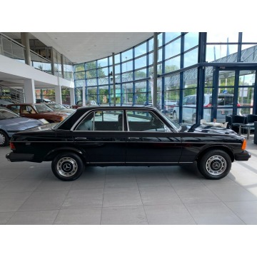 Mercedes - Benz W123  Sedan/Limuzyna 1981,  2.4 diesel, automat - Na sprzedaż za 98 999 zł - Kraków - zdjęcie 4
