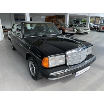 Mercedes - Benz W123  Sedan/Limuzyna 1981,  2.4 diesel, automat - Na sprzedaż za 98 900 zł - Kraków - zdjęcie 3