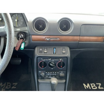 Mercedes - Benz W123  Sedan/Limuzyna 1981,  2.4 diesel, automat - Na sprzedaż za 98 900 zł - Kraków - zdjęcie 12