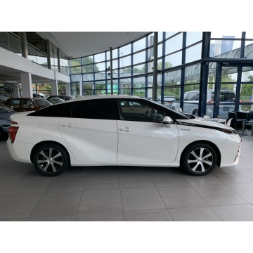Toyota   Sedan/Limuzyna 2017 hybryda, automat - Na sprzedaż za 109 900 zł - Kraków - zdjęcie 4