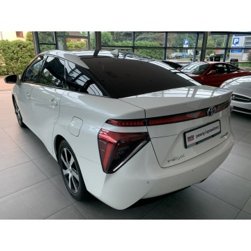 Toyota   Sedan/Limuzyna 2017 hybryda, automat - Na sprzedaż za 109 900 zł - Kraków - zdjęcie 8
