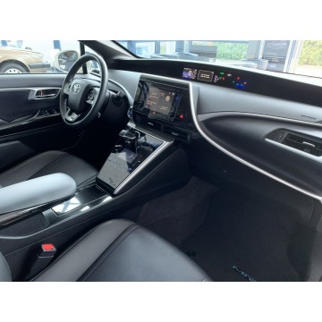 Toyota   Sedan/Limuzyna 2017 hybryda, automat - Na sprzedaż za 109 900 zł - Kraków - zdjęcie 12