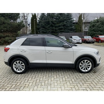 Volkswagen T-Roc  SUV 2022,  1.5 benzyna, automat - Na sprzedaż za 122 899 zł - Kraków - zdjęcie 4