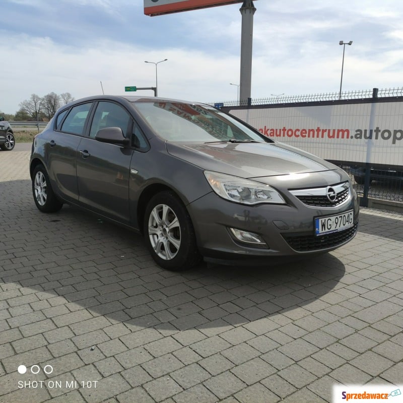 Opel Astra  Hatchback 2010,  1.4 benzyna+LPG - Na sprzedaż za 24 800 zł - Lipówki