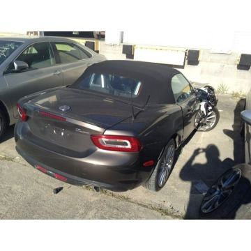 Fiat 124 Spider  Kabriolet 2017,  1.4 benzyna, automat - Na sprzedaż za 23 900 zł - Katowice - zdjęcie 3
