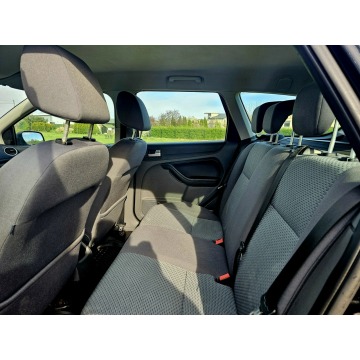 Ford Focus 2006,  16.0 benzyna - Na sprzedaż za 9 900,00 zł - Grudziądz - zdjęcie 7