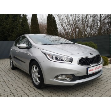 Kia Ceed 2014,  1.6 diesel, automat - Na sprzedaż za 36 900 zł - Strzegom - zdjęcie 3