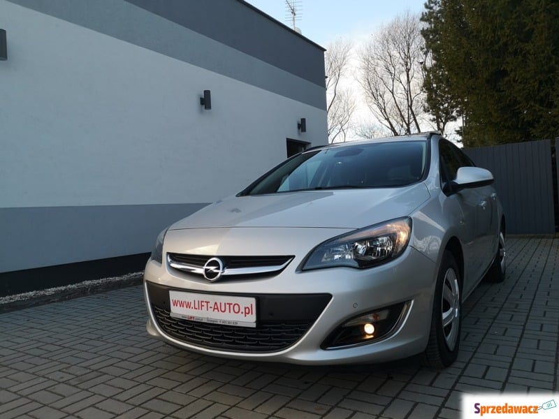 Opel Astra 2013,  1.4 benzyna - Na sprzedaż za 32 900 zł - Strzegom