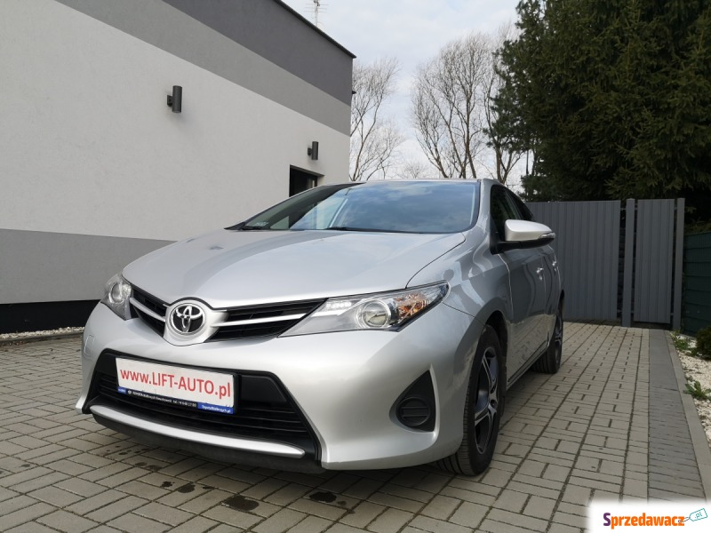 Toyota Auris 2014,  1.6 benzyna - Na sprzedaż za 47 900 zł - Strzegom