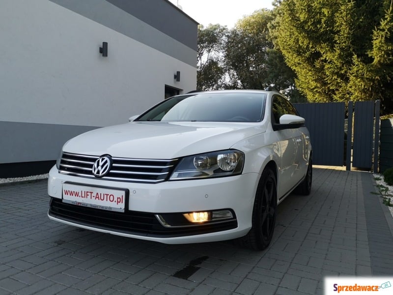 Volkswagen Passat 2013,  2.0 diesel - Na sprzedaż za 42 900 zł - Strzegom