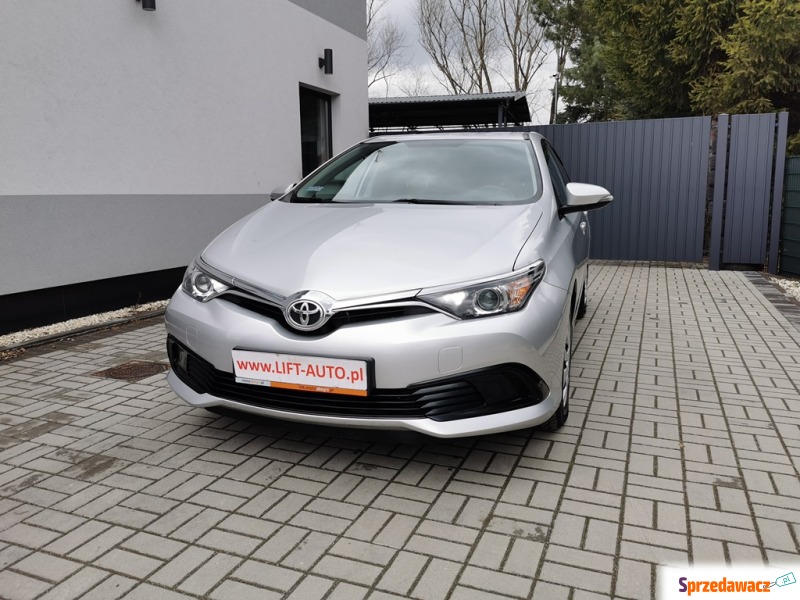 Toyota Auris 2015,  1.6 benzyna - Na sprzedaż za 49 900 zł - Strzegom