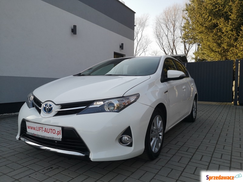 Toyota Auris 2013,  1.8 hybryda - Na sprzedaż za 49 900 zł - Strzegom