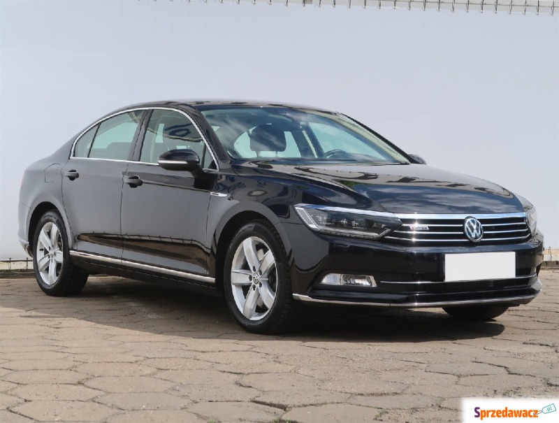 Volkswagen Passat  Liftback 2015,  2.0 benzyna - Na sprzedaż za 92 999 zł - Łódź