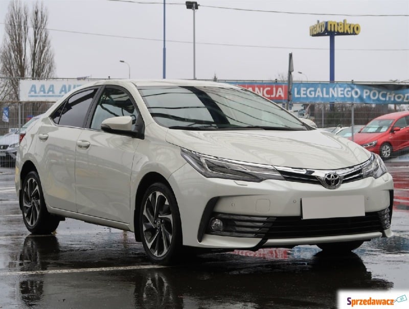 Toyota Corolla  Liftback 2016,  1.6 benzyna - Na sprzedaż za 65 999 zł - Zabrze