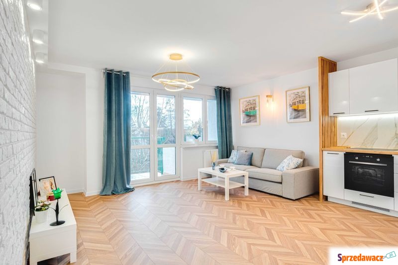 3pok, 75met, Okolice Hallera Balkon...