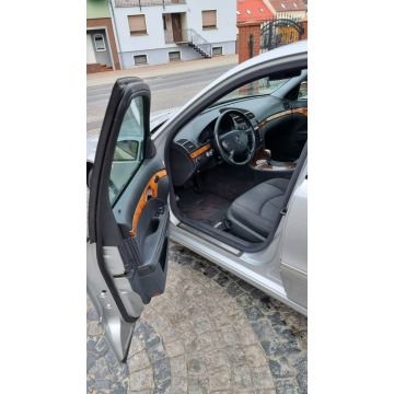Mercedes - Benz E-klasa  Sedan/Limuzyna 2003,  1.8 benzyna, automat - Na sprzedaż za 19 900 zł - Głogówek - zdjęcie 9