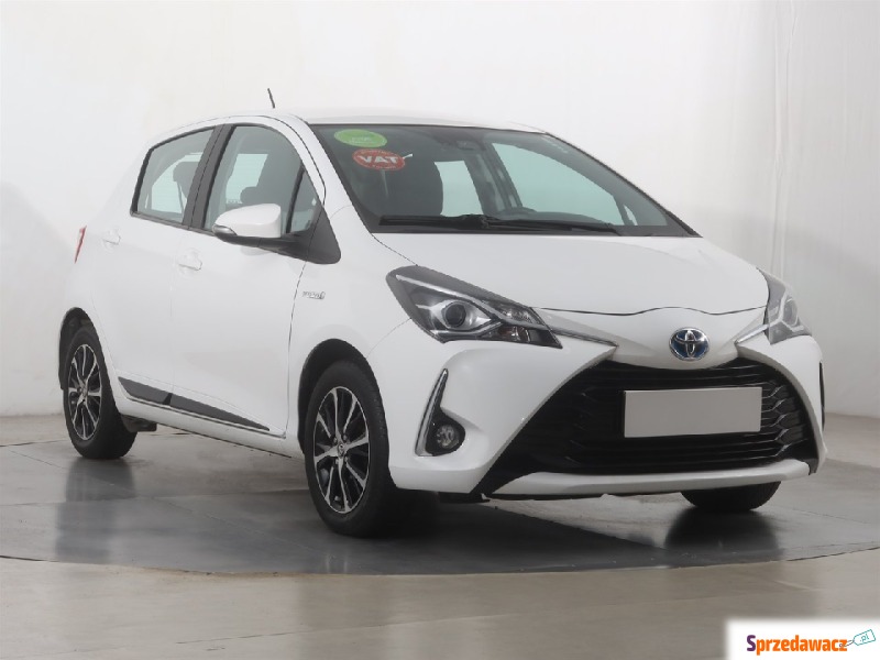 Toyota Yaris  Hatchback 2018,  1.5 benzyna - Na sprzedaż za 52 031 zł - Katowice