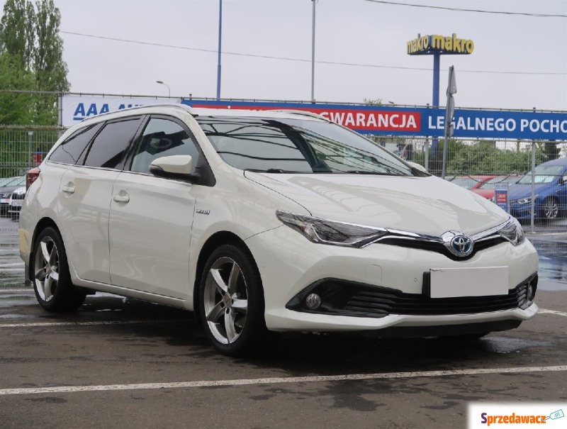 Toyota Auris  Kombi 2016,  1.8 benzyna - Na sprzedaż za 71 999 zł - Łódź