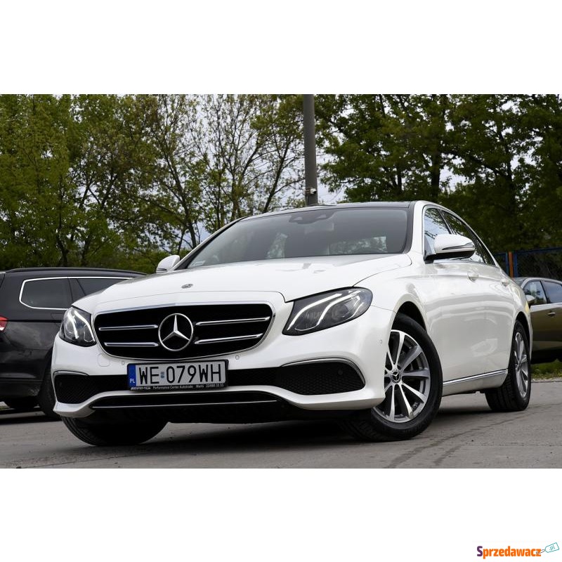 Mercedes - Benz E-klasa  Sedan/Limuzyna 2019,  2.0 benzyna - Na sprzedaż za 158 669 zł - Warszawa
