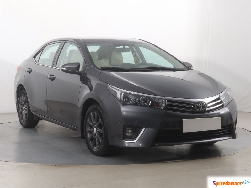 Toyota Corolla  Liftback 2015,  1.6 benzyna - Na sprzedaż za 47 999 zł - Katowice