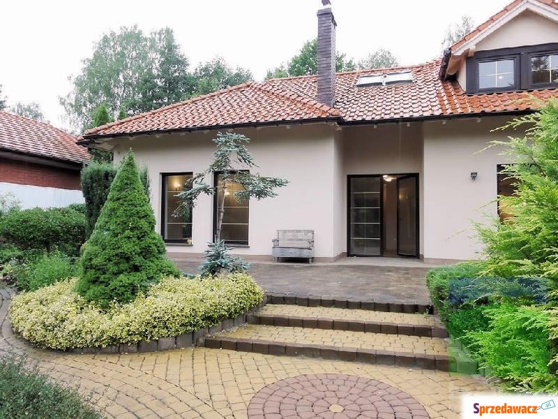 Wynajmę dom Łódź -  wolnostojący jednopiętrowy,  pow.  385 m2,  działka:   1700 m2