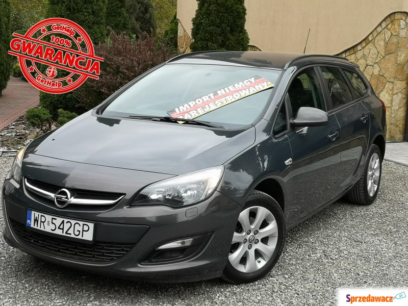 Opel Astra 2014,  1.4 benzyna - Na sprzedaż za 30 900 zł - Radom