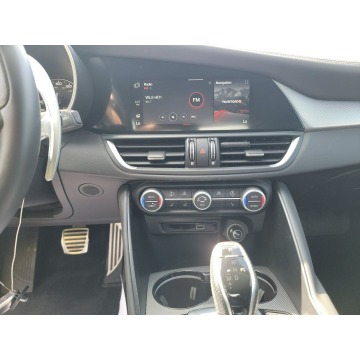 Alfa Romeo Giulia  Coupe/Sportowy 2023,  2.0 benzyna, automat - Na sprzedaż za 205 410 zł - Katowice - zdjęcie 9