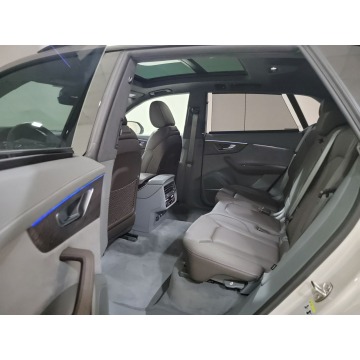 Audi Q8  SUV 2023,  3.0 benzyna, automat - Na sprzedaż za 287 820 zł - Katowice - zdjęcie 11