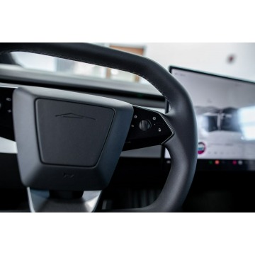 Tesla   SUV 2024 elektryczny, automat - Na sprzedaż za 851 160 zł - Katowice - zdjęcie 10