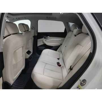 Audi Q8  SUV 2023 elektryczny, automat - Na sprzedaż za 343 170 zł - Katowice - zdjęcie 11