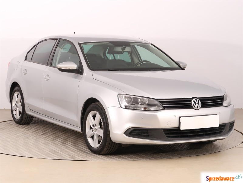 Volkswagen Jetta  Liftback 2013,  1.6 diesel - Na sprzedaż za 35 999 zł - Jelenia Góra