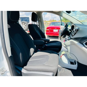 Chrysler Voyager  Minivan/Van 2023,  3.6 benzyna, automat - Na sprzedaż za 148 830 zł - Katowice - zdjęcie 11