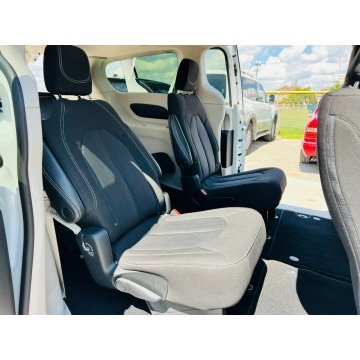Chrysler Voyager  Minivan/Van 2023,  3.6 benzyna, automat - Na sprzedaż za 148 830 zł - Katowice - zdjęcie 10
