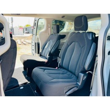 Chrysler Voyager  Minivan/Van 2023,  3.6 benzyna, automat - Na sprzedaż za 148 830 zł - Katowice - zdjęcie 12