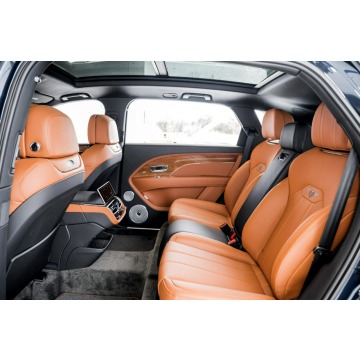 Bentley Bentayga  SUV 2023,  4.0 benzyna, automat - Na sprzedaż za 1 229 729 zł - Katowice - zdjęcie 9