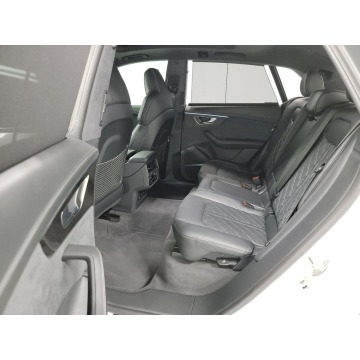 Audi SQ8  SUV 2023,  4.0 benzyna, automat - Na sprzedaż za 371 460 zł - Katowice - zdjęcie 9